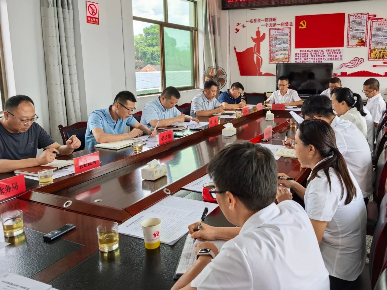 陈鹏到县搬迁安置办调研座谈强调以实干担当筑牢移民幸福根基