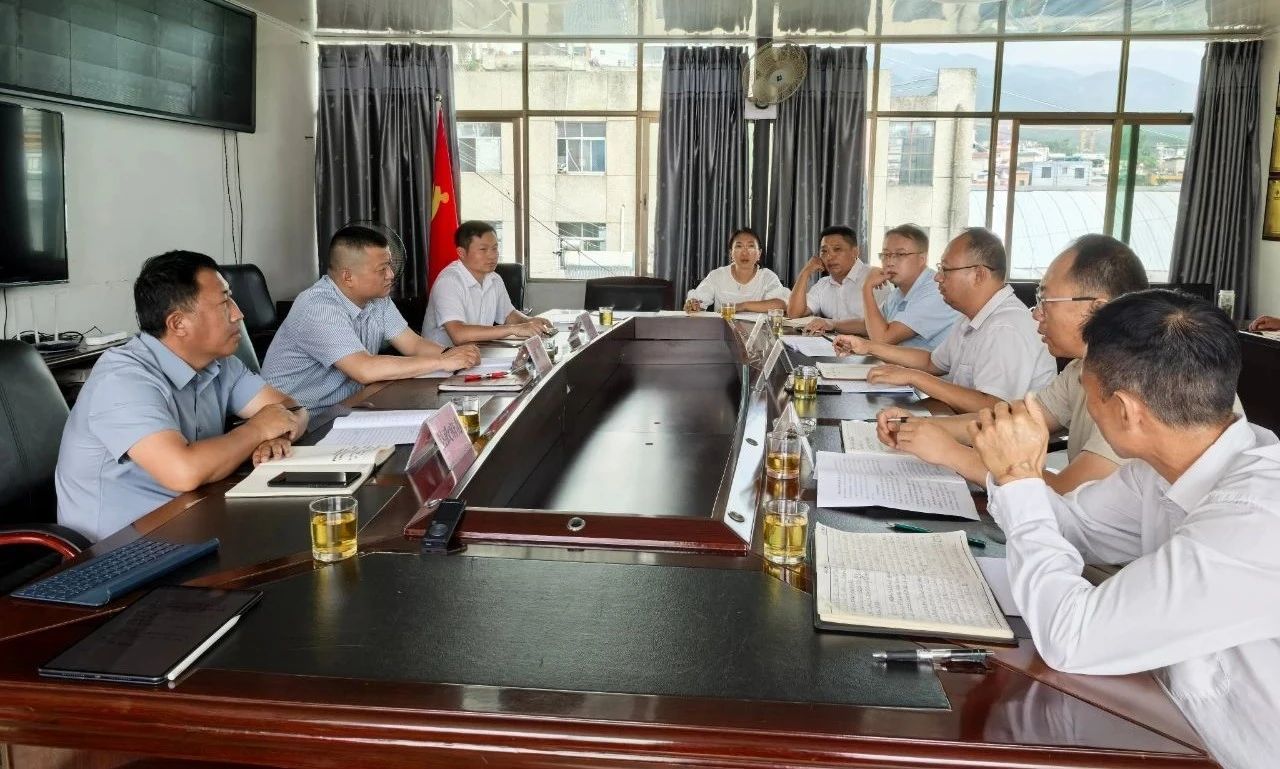 陈鹏调研县供销集团时强调做强做活供销事业