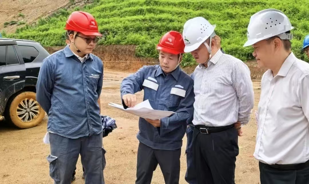陈鹏调研冰岛老寨生态修复与冰岛35KV变电站建设