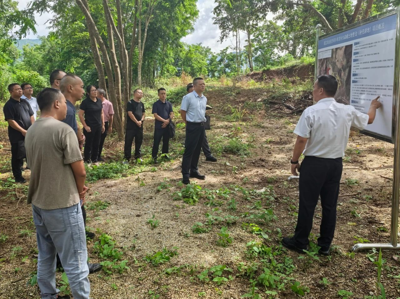 陈鹏召开耕地占补平衡工作现场推进会